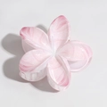 Detalle de la pinza para el cabello de plumeria con efecto mármol rosa y blanco de acetato - Rosa Jaspeado