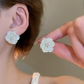 Boucles d'oreilles fleurs blanches élégantes avec lustre nacré et cristaux brillants - 105# Blanc (Tige de boucle d'oreille en argent)