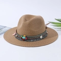 Dettaglio di cappello in paglia con perline colorate, pietre turchesi e nappe con frange - M (56-58cm) / Marrone