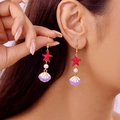 Détail de boucles d'oreilles étoile de mer rouge et coquillage avec perles - Étoile de mer / Rose rouge