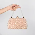 Elegante borsa da sera champagne con rose in tessuto 3D e manico di perle per feste - Fiore di rosa a doppia faccia / Champagne