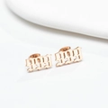 Boucles d'oreilles en acier inoxydable or rose numéro 999 avec un design gothique épuré - Style 999 / Or rose