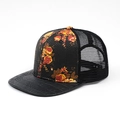 Casquette de baseball plate en paille tressée fleurie et texture cuir de crocodile noir - Réglable / Base Noire Fleurie Jaune Orange (Motif 1)