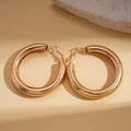 Orecchini a cerchio geometrici dorati con superficie strutturata dal design minimalista - Opaco / 5cm / Oro