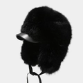 Detalle de gorro de aviador negro en piel sintética con felpa y visera de cuero brillante - Talla única / Negro
