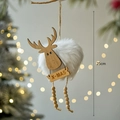 Weihnachts-Rentier-Anhänger mit X-MAS Holzschild und weißem Kunstfell-Pompon-Körper - Rentier-Anhänger / Weiß