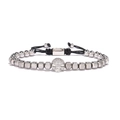 Dettaglio del bracciale con teschio e zirconi brillanti con chiusura a cordoncino regolabile - Cintura Argentata Fibbia Teschio / Argento