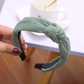 Cerchietto verde in velluto a coste con nodo centrale e texture a righe donna - Velluto a coste verde annodato