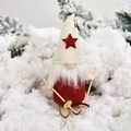 Gnomo di Natale sciatore in feltro rosso e bianco con sci e bastoncini di legno - Stile Cappello Bianco K-TS30