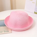 Détail d'un chapeau de soleil en paille rose pour enfants avec des oreilles de chat - Enfants (Avec Corde) / Rose Clair