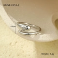 Dettaglio macro dell'anello a serpente argento con misure 0,8 cm e testa in zircone - Anello Aperto Serpente (NMSR-F653-2) / Argento