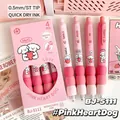 Detail van 0,5 mm ST intrekbare gelpen met zachte schuimrubberen grip en hondenontwerp - Roze Hart Hond - 4 Stuks/Doos