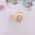 Detalle de anillo vintage dorado con piedra natural ovalada y bordes perlados - Abierto Ajustable / Labradorita (5#)