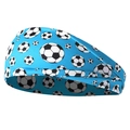 Gros plan d'un bandeau de sport bleu clair avec motif de football en tissu élastique - Bleu ciel