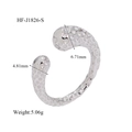 Vue détaillée d'une boucle d'oreille argentée avec texture unique et dimensions précises - Bague/Manchette d'oreille Texturée / Argent