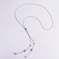 Elegante collana a doppio strato con perle argentate e pendente a nappa lunga a forma di Y - Color Acciaio