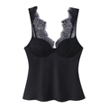 Damen-Set aus schwarzem Satin-Top mit feiner Spitze am V-Ausschnitt und schmaler Passform - S / Tops