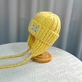 Gorro de punto amarillo con orejeras, motas de colores y lazos trenzados cálidos - Amarillo Jengibre