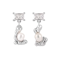 Silberohrstecker mit rechteckigem Zirkonia und elegantem weißem Perlenanhänger - 925er Silber / Weißgold