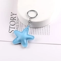 Ciondolo a stella in pelle blu con portachiavi argento e dettagli con cuciture bianche - Celeste