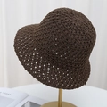 Cappello a secchiello marrone traforato da donna con protezione solare su supporto in metallo - Marrone