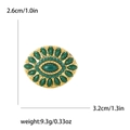 Broche dorée vintage avec strass verts affichant les dimensions de 3,2 cm et poids 9,3 g - Vert