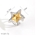Dettaglio anello stella bicolore con dimensioni 29,5 mm di altezza e peso di 7 g - Anello Aperto a Stella 3D Bicolore Oro Argento (TR60158-M)