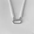 Silberne Edelstahl-Perlenkette mit einem ovalen Medaillon-Anhänger für Damen - Kleiner Karabiner Perlenkette (XNL0051-1) / Silber