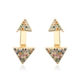Vue détaillée macro des boucles d'oreilles flèches dorées avec des pierres zircons colorées - Boucles d'Oreilles Double Triangle/Zircon Multicolore