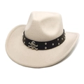 Détail macro du chapeau de cowboy en feutre beige avec rivets et crâne métallique - M(56-58cm) / Beige