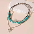 Dettaglio della collana multistrato con perline turchesi, croce d'argento e cactus - Set da 3 Pezzi Collana con Croce e Cactus