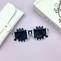 Occhiali da sole ottagonali a righe per bambini con custodia in pelle bianca - Montatura Ottagonale + Custodia in Pelle Bianca / Zebra Print