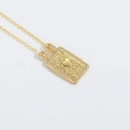 Goldhalskette mit rechteckigem Herzanhänger, radialer Textur und feinen Kristallen - Gold Herz