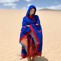 Poncho ethnique à capuche bleu avec motifs rouges et franges colorées dans le désert - LM314 Tournesol - Bleu Royal