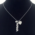 Collana MAMA in argento con ciondoli a cuore e zircone su supporto collo nero - Lettera MAMA con Stile Cuore Zirconia / Argento (KN238314-BI)