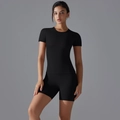 Detalle de conjunto de yoga negro de secado rápido con camiseta de manga corta y pantalones - S / Negro