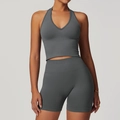 Ensemble de yoga sans couture gris anthracite avec haut court et short taille haute - S / Haut Et Bas / Ensemble deux pièces (Soutien-gorge + Short) / Gris clair
