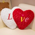 Doppelherz Plüschkissen in Rot und Weiß mit Love-Stickerei für gemütliche Heimdeko - Rosensamt - Chinarot (LOVE Stickerei) / 55*40cm