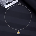 Detalle del collar plateado con colgante de estrella e incrustación de circón brillante - Estilo de doble capa con estrella amarillo brillante (K blanco, Amarillo G-130)