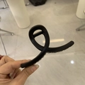 Detail einer großen matt schwarzen Haarklammer mit rutschfesten Zähnen und Design - Groß (ca. 10,5 cm) / Mattschwarz