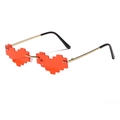 Lunettes de soleil cœur pixel rouge avec branches dorées et bords pixelisés - Monture Dorée Verres Rouges