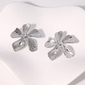 Exaggerated 18K gold plated silver flower earrings with textured petals for women - Steel