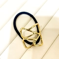 Elastico per capelli nero minimalista con accessorio geometrico in metallo dorato traforato - Stile A / Oro