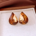 Detailed view of teardrop resin earrings with amber marble texture and 18K gold plated metal - 925 Silver Pin/Resin/Copper / Water Drop Shape / Gold & Brown