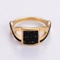 Anillo retro dorado con cristales negros y montura cuadrada de estilo vintage francés - US 6 / Dorado