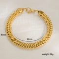 Detailansicht eines 8mm breiten 18K vergoldeten Miami Panzerarmbands mit Karabinerverschluss - Goldene Geflochtene Kette (5-8) / Gold