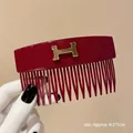 Vintage bordeauxroter Acryl-Haarkamm mit goldenem Metall-H-Design, 8,5x5cm - Roter Buchstabe H Stil