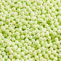 Vue détaillée de perles rondes lumineuses de 8 à 12 mm avec effet nacré pour bijoux DIY - Vert