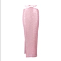 Détail de jupe longue à paillettes roses avec fente latérale et cordon à la taille - S / Rose