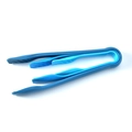 Set di due pinze da cucina in plastica blu di diverse dimensioni su sfondo bianco - Pinze Piccole Medie E Grandi / Blu